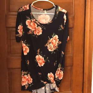 Women’s Floral Shirt!